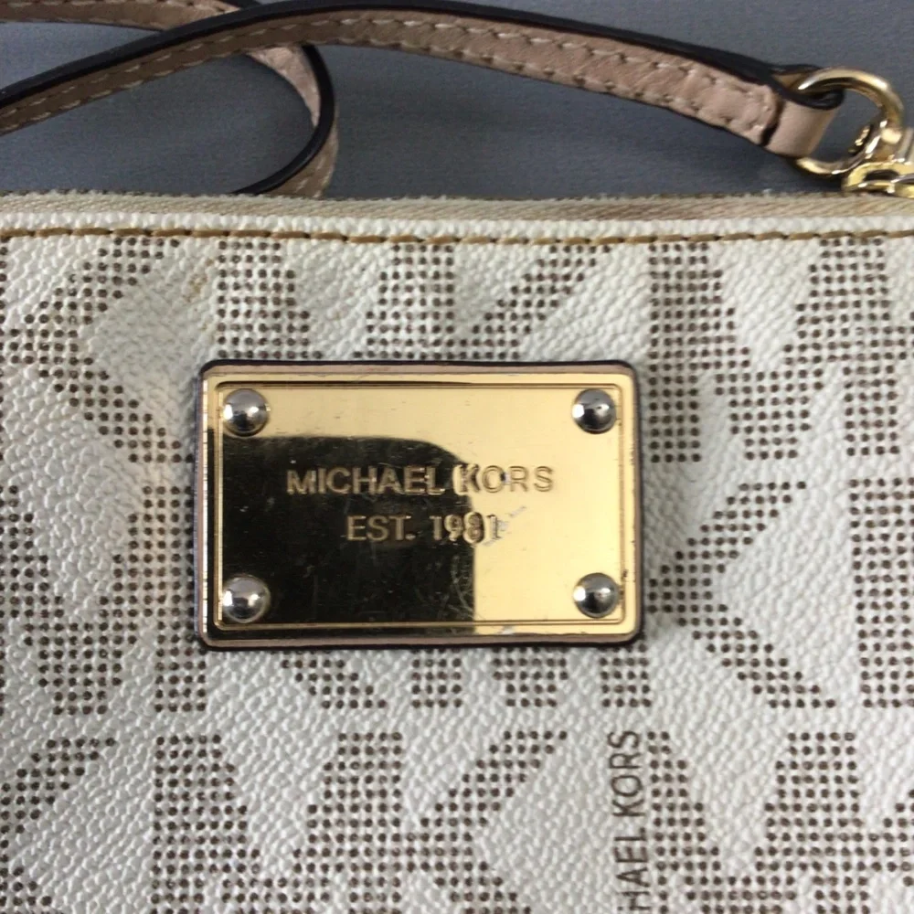 Michael Kors Wristlet Tan/Beige AV-11410 Ivory MK‎ Signature Leather.